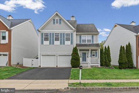 Homes For Sale - 22 Stanford Drive Dr<br/> KENDALL PARK, NJ 08824