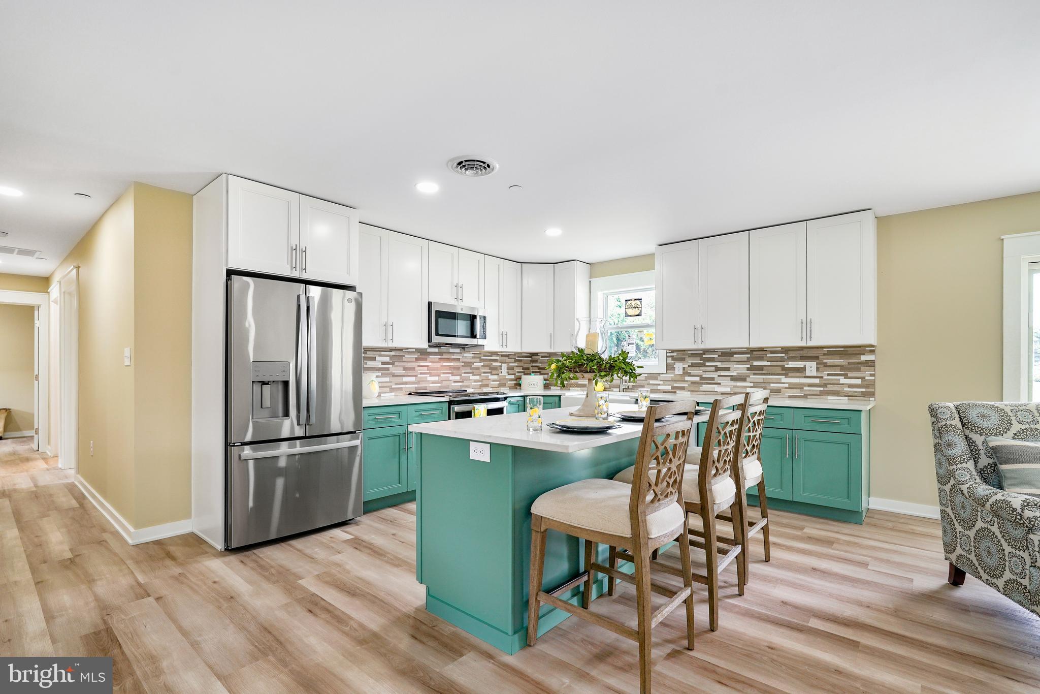 WEST VIEW SHORES - Residential