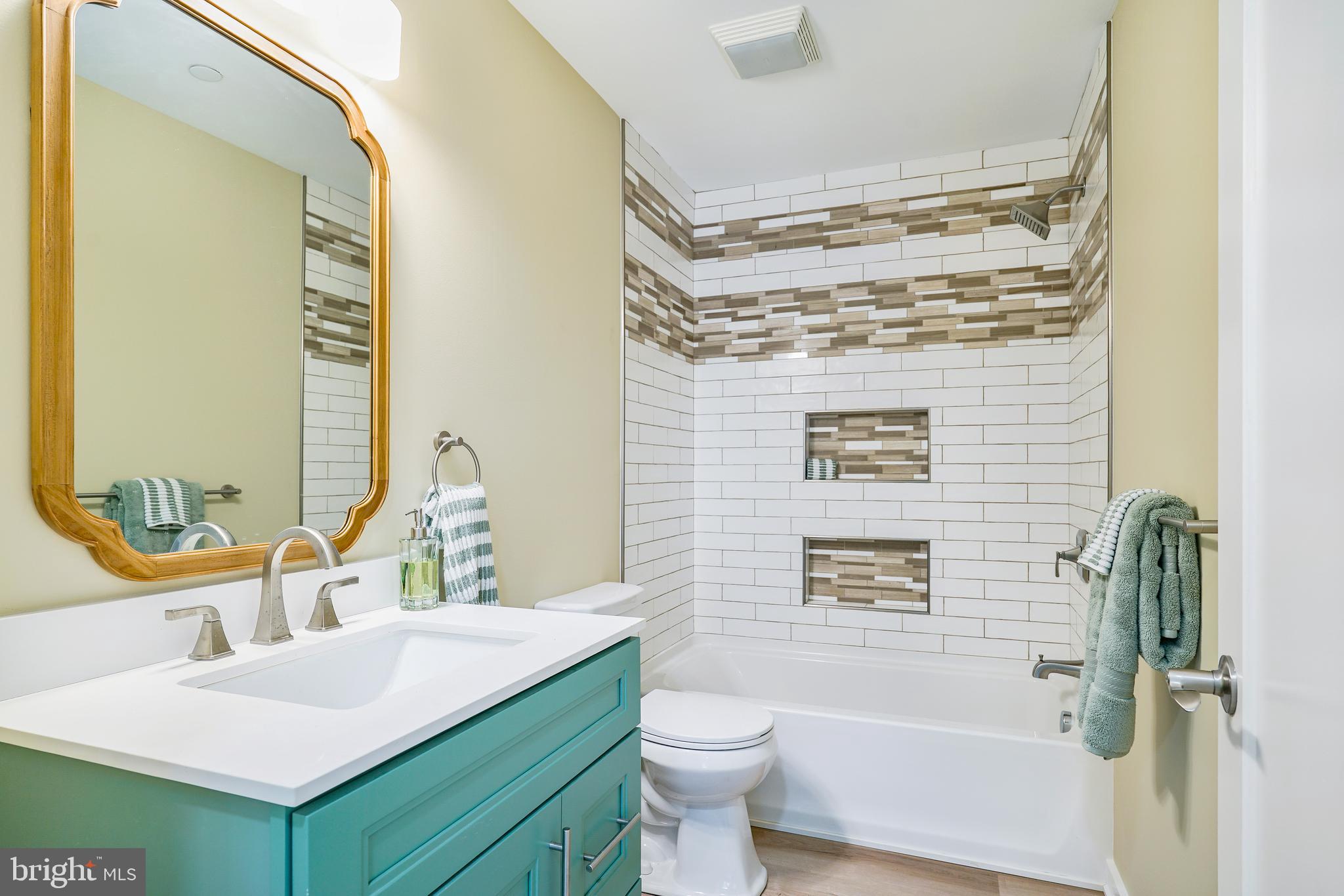 WEST VIEW SHORES - Residential