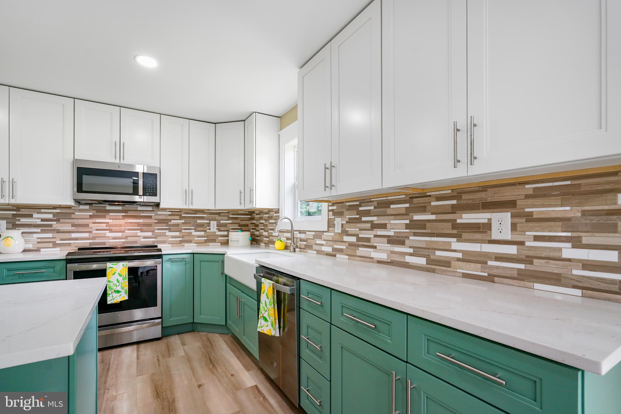 WEST VIEW SHORES - Residential