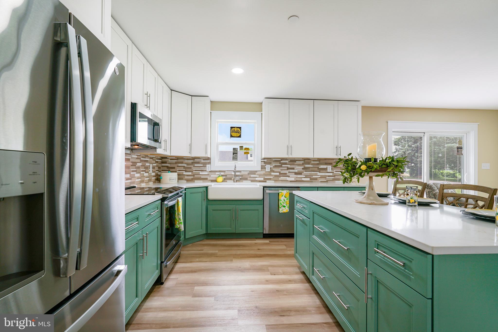 WEST VIEW SHORES - Residential