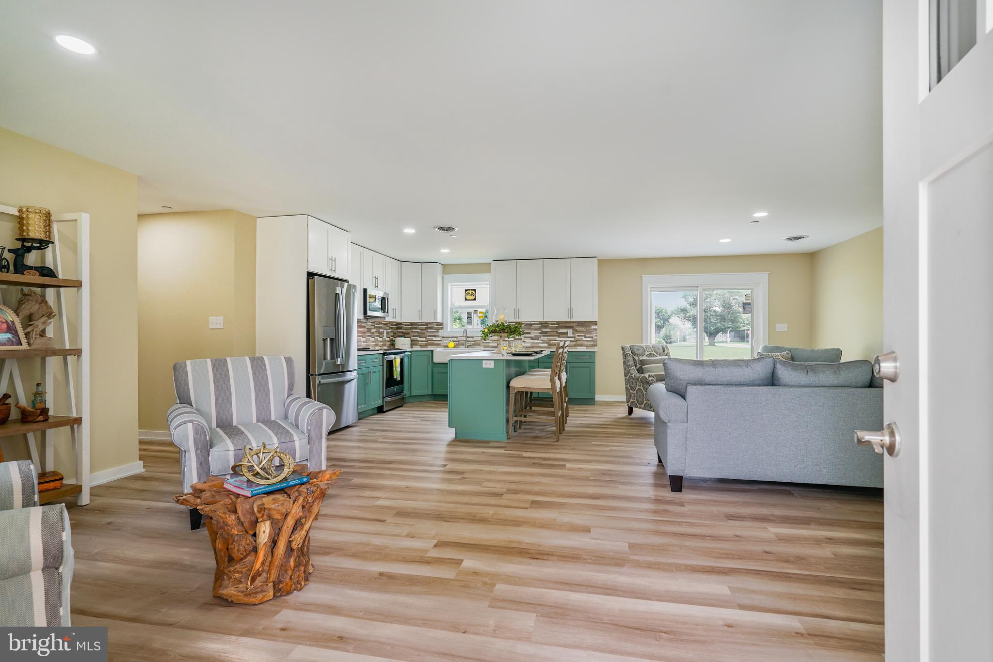 WEST VIEW SHORES - Residential