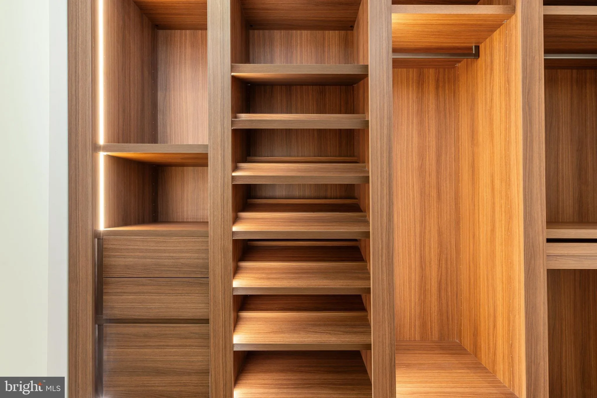 Philadelphia, Pennsylvania 19103, United States, 3 Bedrooms Bedrooms, ,4 BathroomsBathrooms,Residential,Active,181585