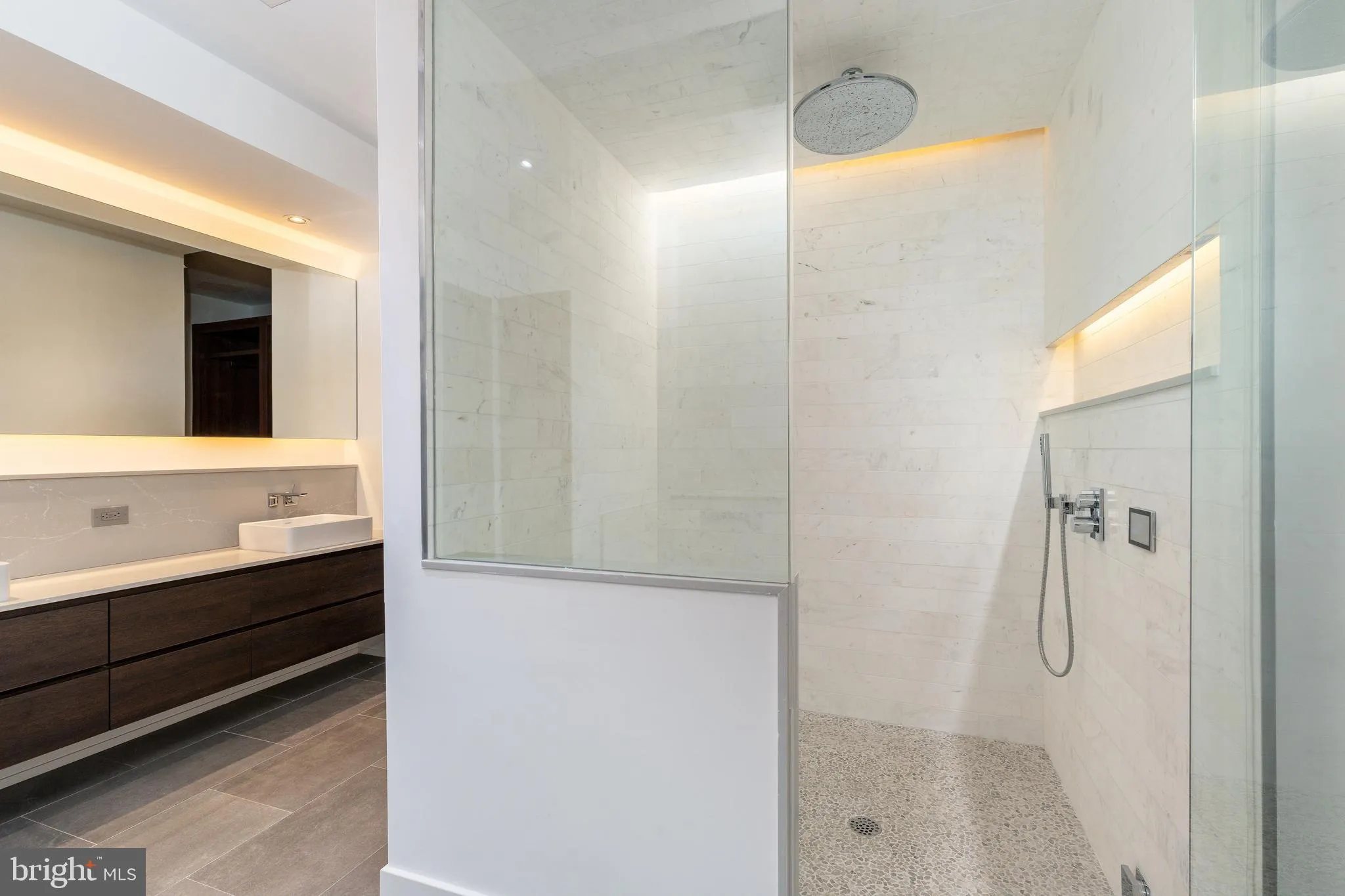 Philadelphia, Pennsylvania 19103, United States, 3 Bedrooms Bedrooms, ,4 BathroomsBathrooms,Residential,Active,181585