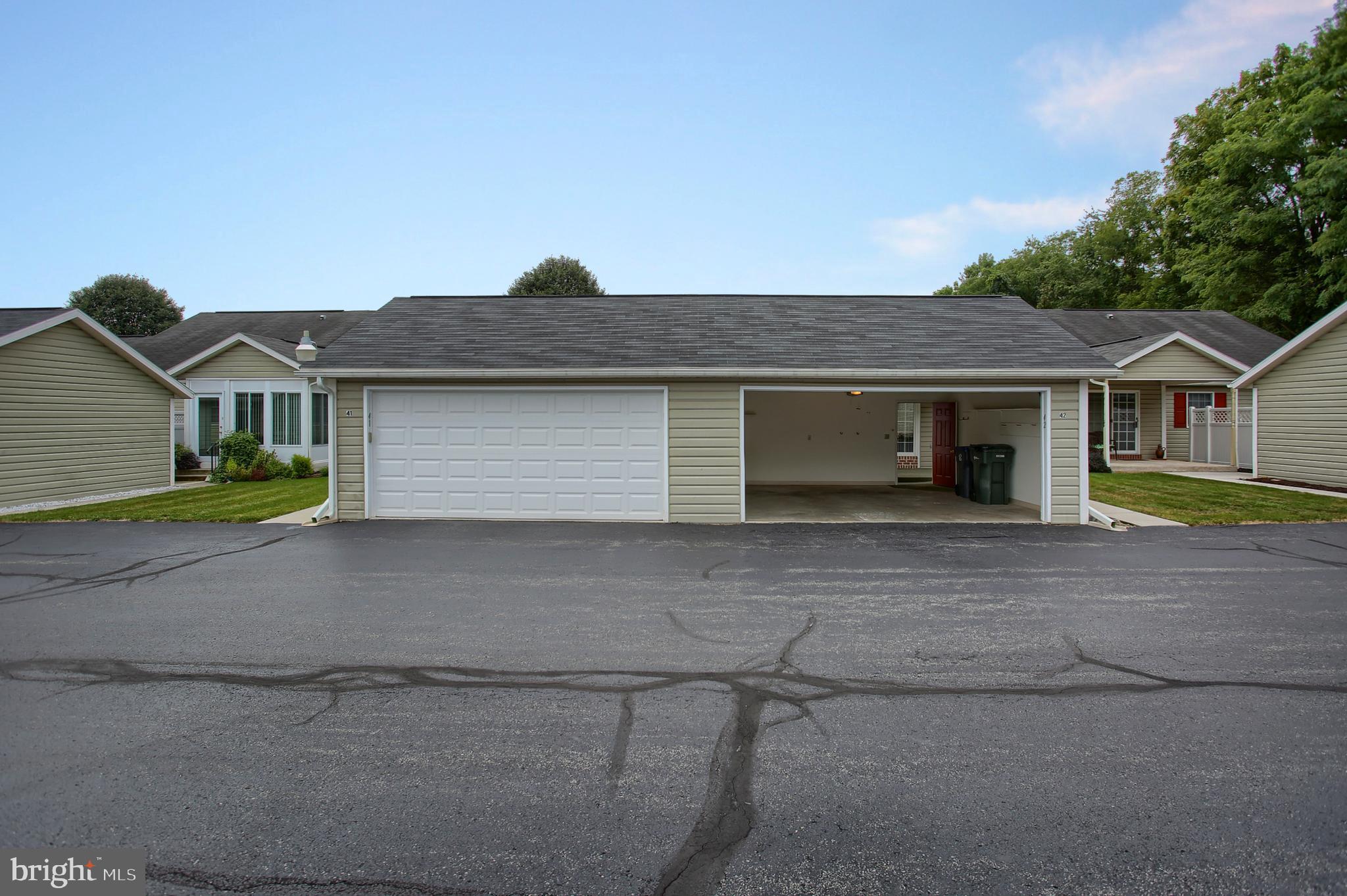 STRAWBERRY COURT - Residential