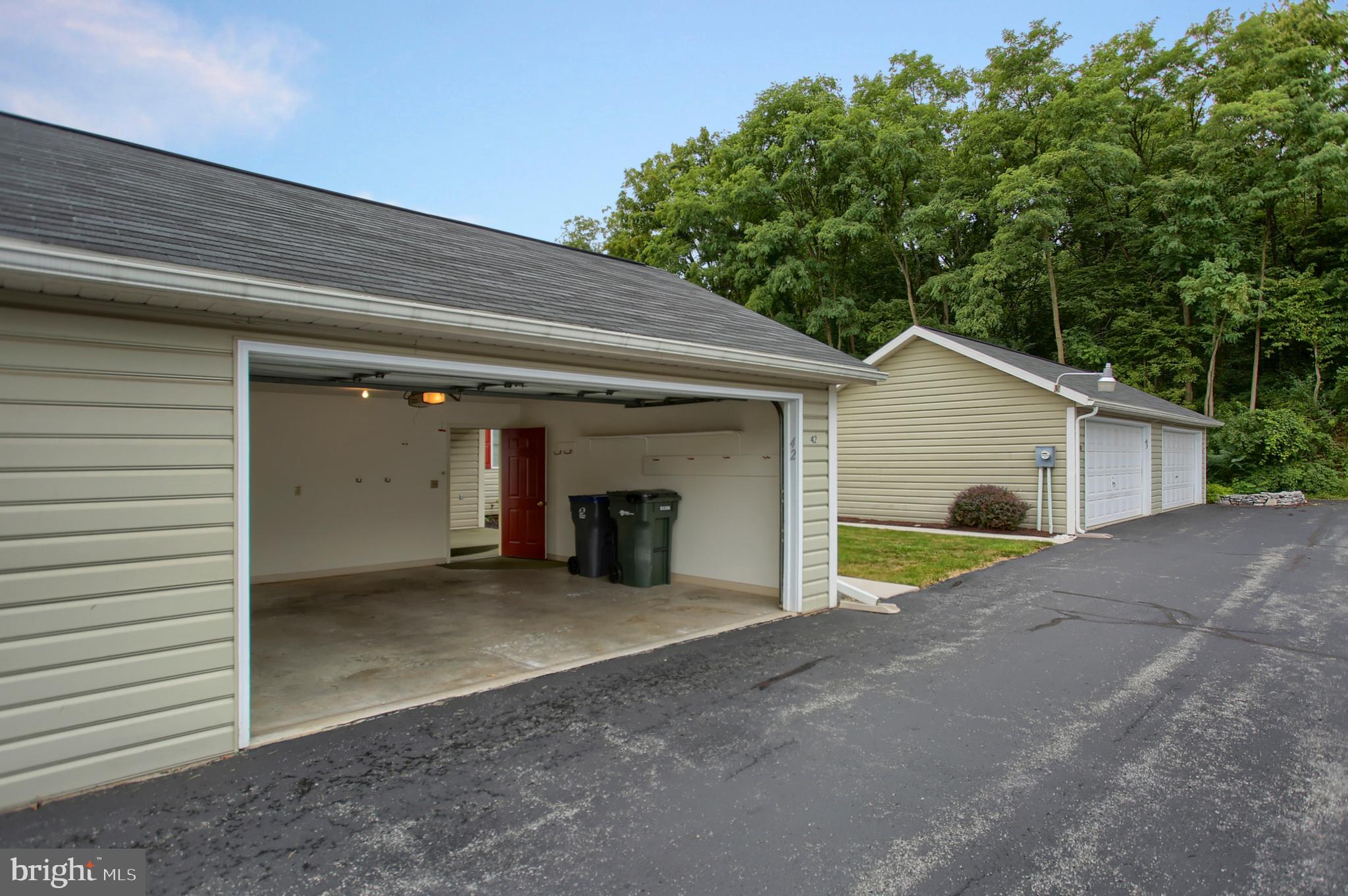 STRAWBERRY COURT - Residential