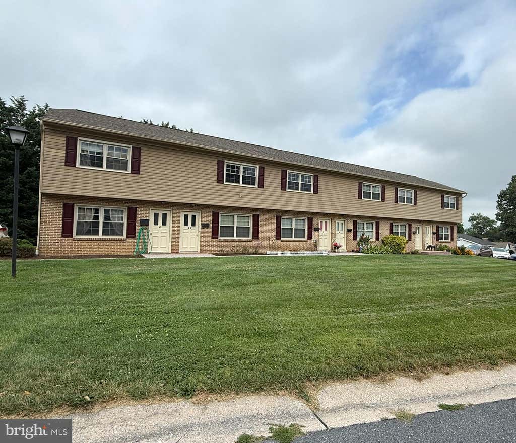 Photo of 2 Meadow View Drive, LEOLA, PA 17540 (MLS # PALA2093210)
