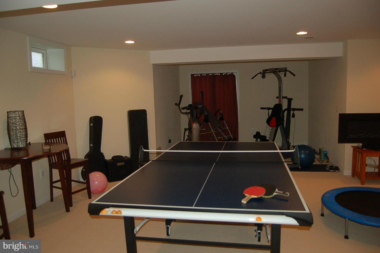 LEE'S PARKE - Residential Lease