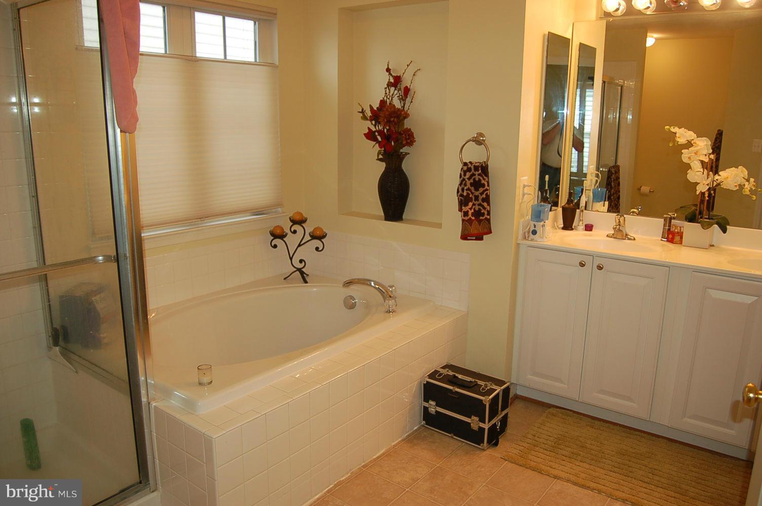 LEE'S PARKE - Residential Lease