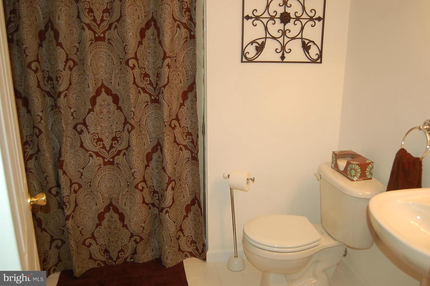 LEE'S PARKE - Residential Lease