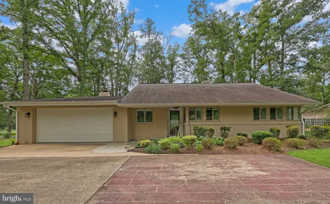 7400 Braddock Road, Annandale, VA MLS: VAFX2250446