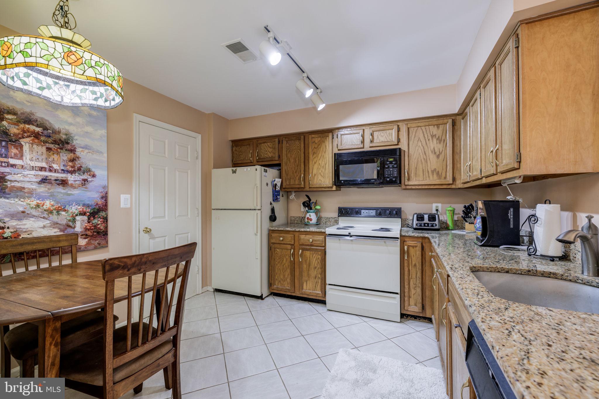 KINGSTOWNE - Residential Lease