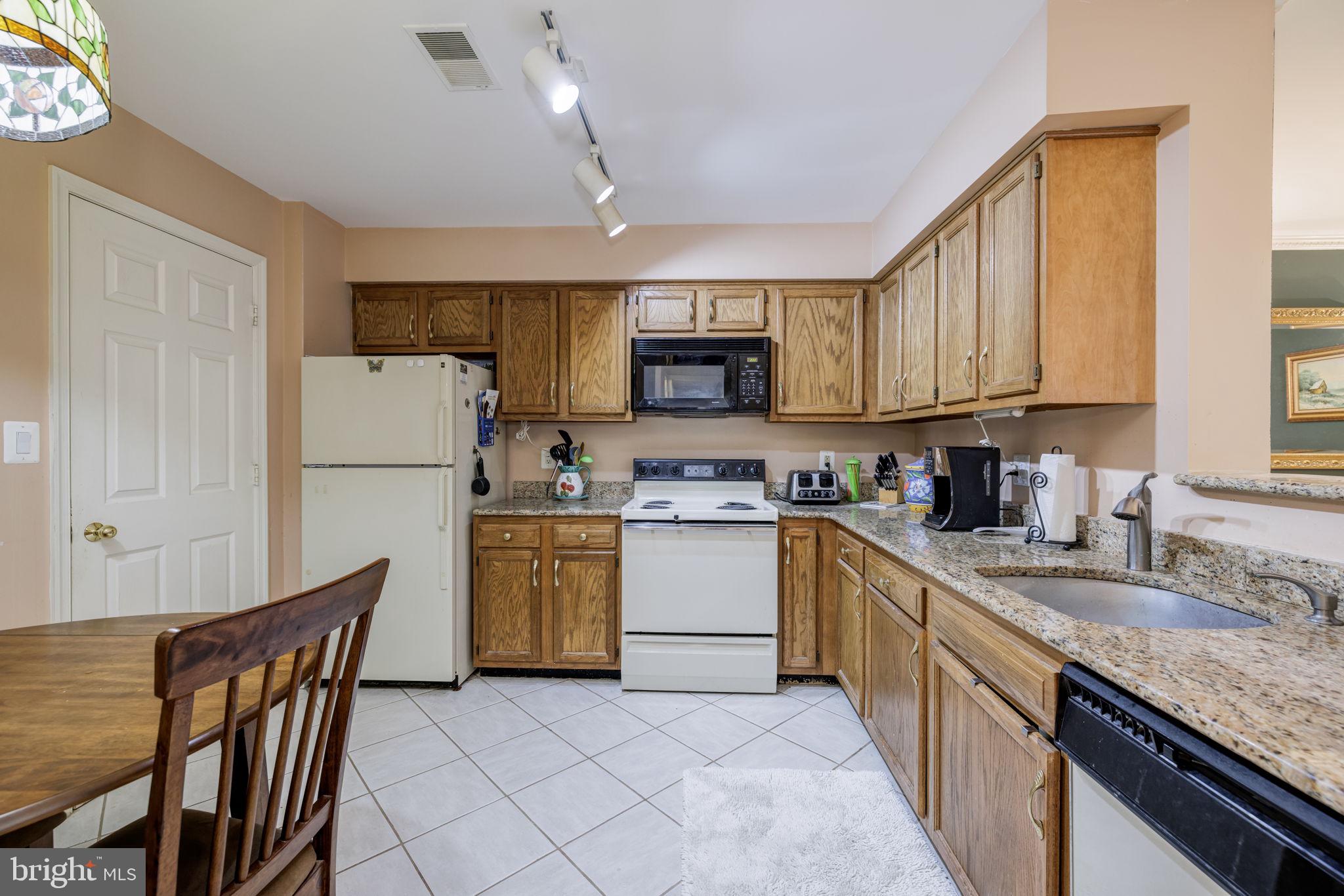 KINGSTOWNE - Residential Lease