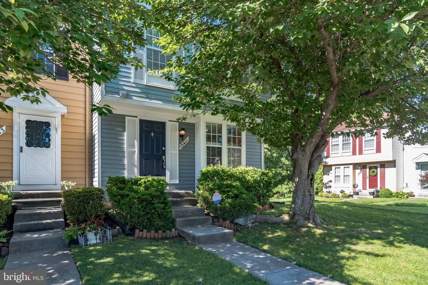 PRICED TO SELL!!    END UNIT WITH A LARGE DECK BACK TO PRIVATE AREA.   3 LVL, 2 BR 2. 5 BA WITH KITCHENETTE IN BASEMENT AND A FULL BATH!  GREAT FOR PRIVATE ROOMMATE SITUATION OR EXTENDED FAMILY.   LARGE FAMILY ROOM,  DECK OVERLOOKS TREES, UPDATED BATHROOMS.  BONUS - 2 ASSIGNED PARKING SPACES .  NEEDS MINOR UPDATES.  SOLD AS IS.
ROOF 2018, HVAC 2013, WATER HEATER 2012.
SELLER PREFERS UNIVERSAL TITLE TO HANDLE THE SETTLEMENT.