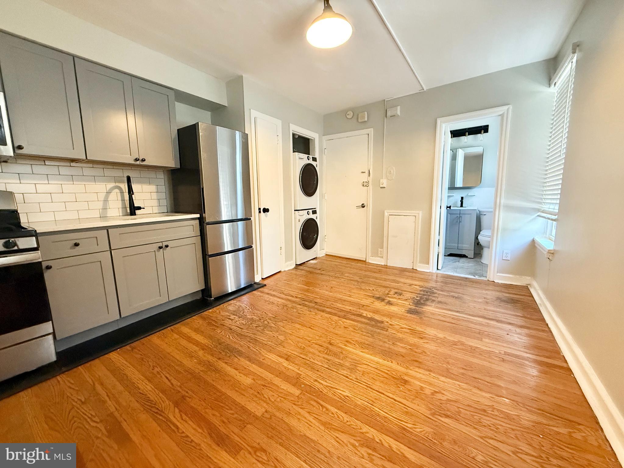 Advertised rent reflects net effective after 1 month free on a 13-month lease (Actual rent is $1,539/month)
Live at 623-625 Pine St, featuring newly renovated upscale apartments in the highly sought-after Society Hill neighborhood of Philadelphia. One- and two-bedroom floor plans are available now, each offering a blend of historic charm and modern upgrades. Enjoy classic factory-style windows, sleek finishes, and modern island kitchens with a brand-new stainless steel appliance suite. Oversized windows fill your space with natural light, complementing the open living area and generously sized bedrooms.
Each residence includes an in-unit stacked washer and dryer, brand-new appliances including a refrigerator, oven, and microwave, custom quartz kitchen countertops, and fully renovated bathrooms with new vanities, tile, and fixtures. The common areas have been completely transformed to match the upscale finishes of the apartments themselves.
It does not get better than this location—enjoy the historic landmarks of Philadelphia, the vibrant energy of South Street, and an endless variety of eclectic restaurants, shops, and bars just steps from your door.
Schedule your showing today and experience Society Hill living at its finest!