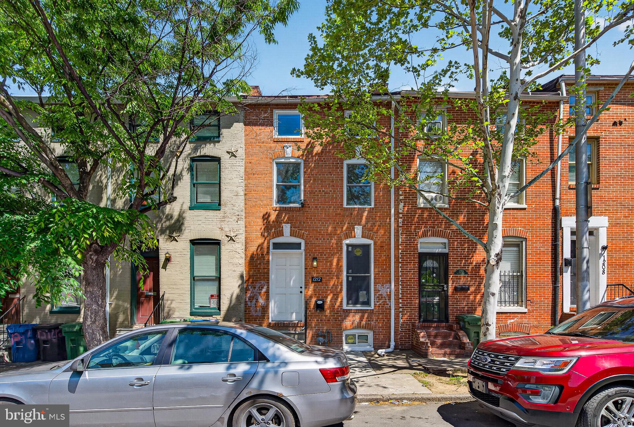 1212 W LOMBARD STREET
