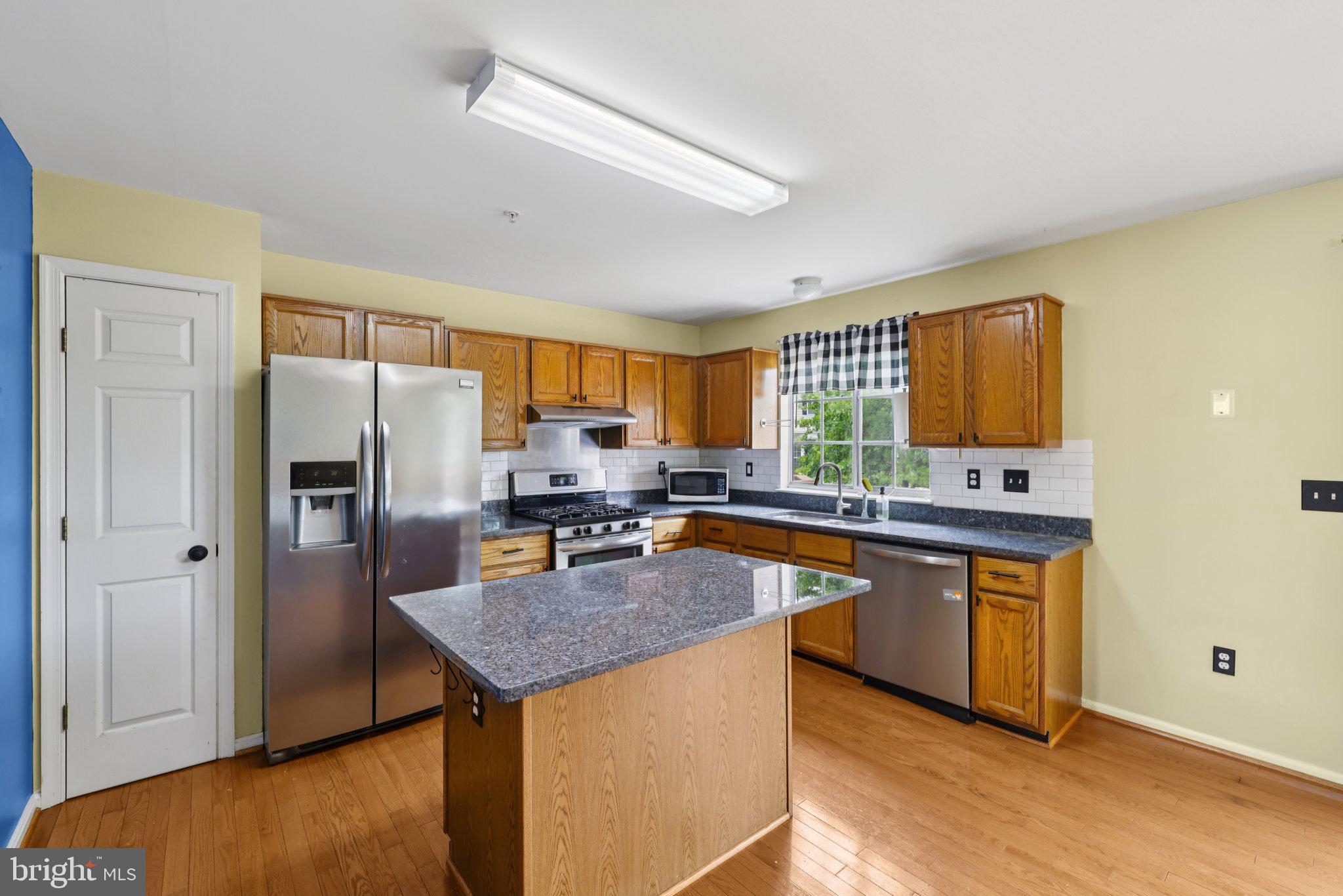204 ROYAL OAK COURT