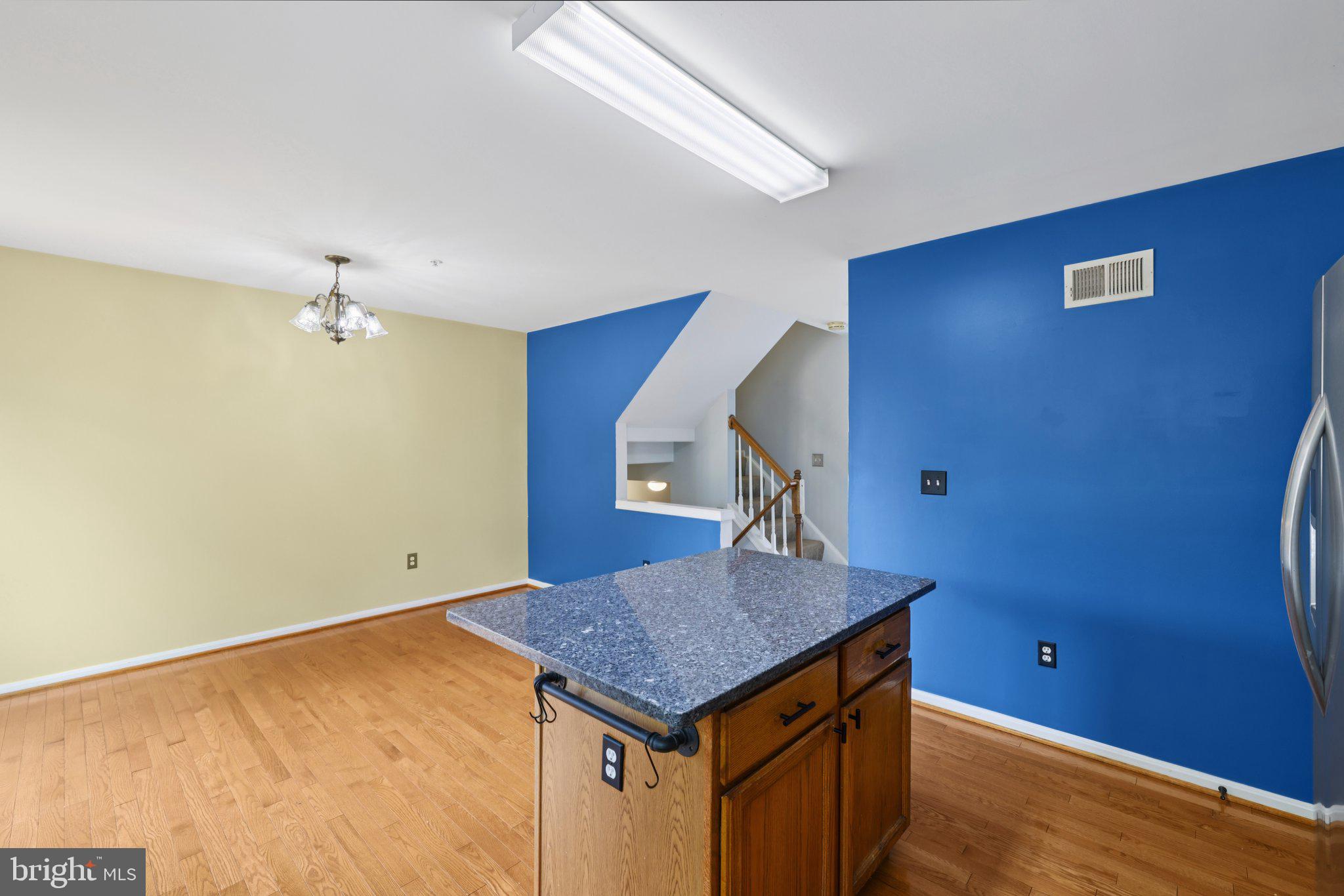 204 ROYAL OAK COURT