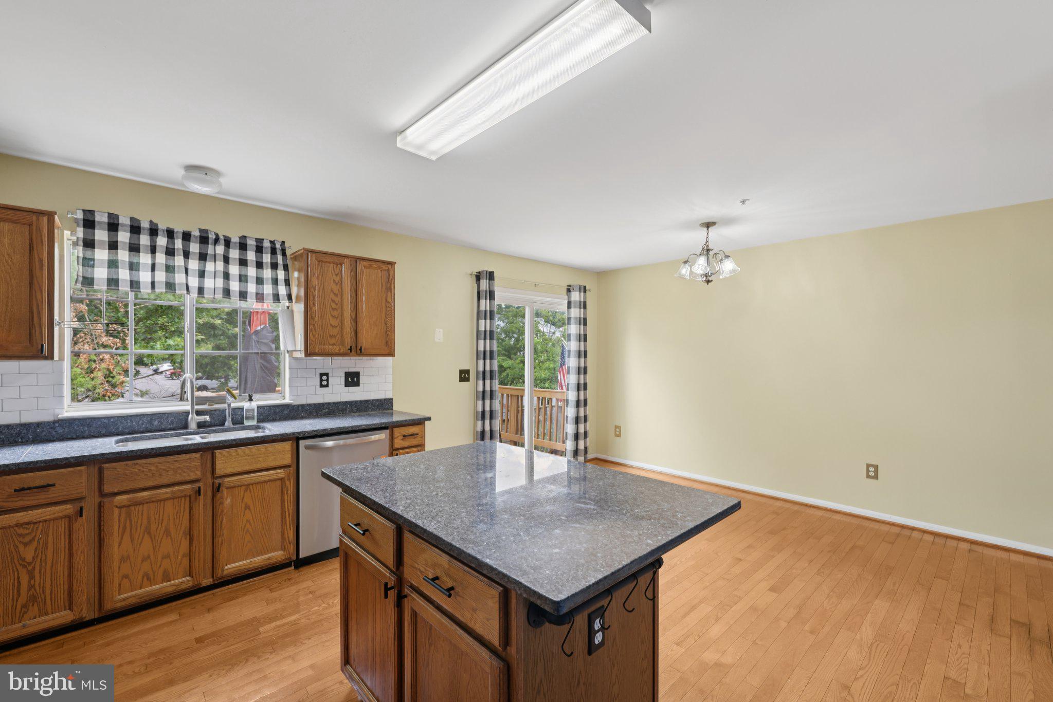 204 ROYAL OAK COURT