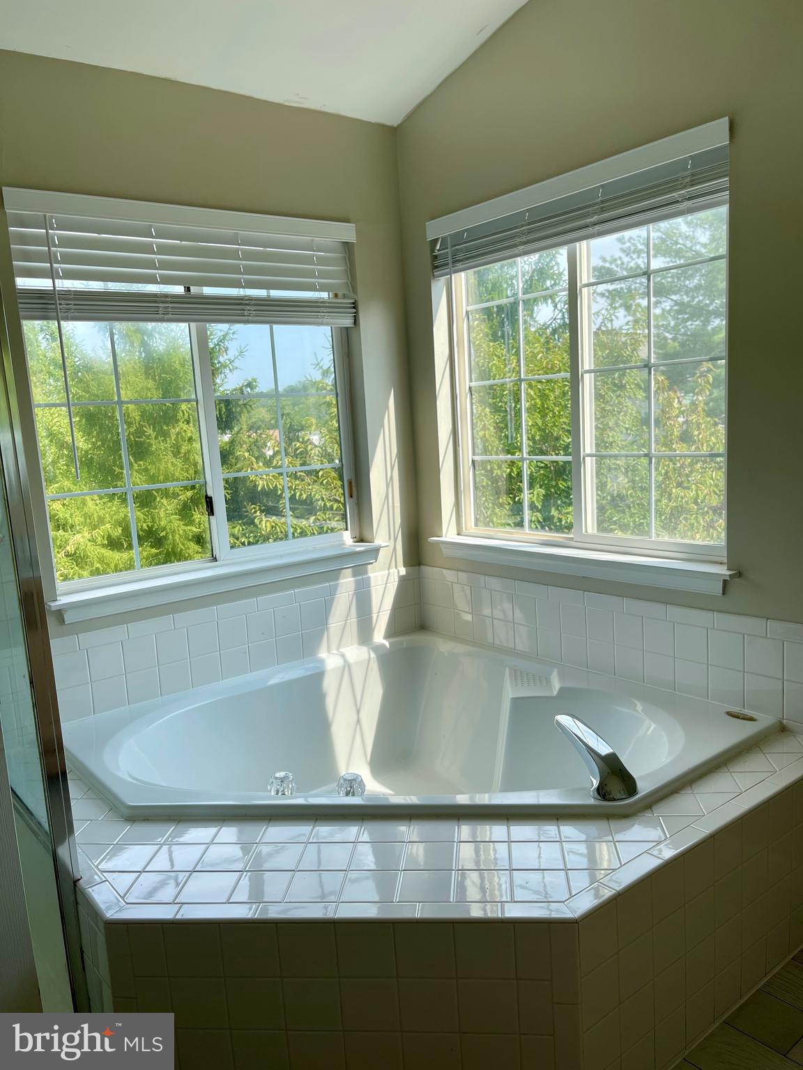 LAKE RIDGE - Residential Lease