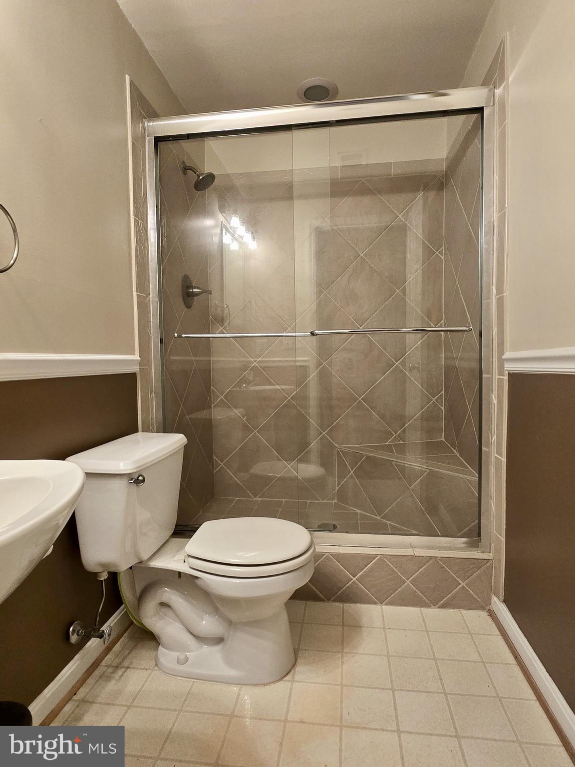 LAKE RIDGE - Residential Lease