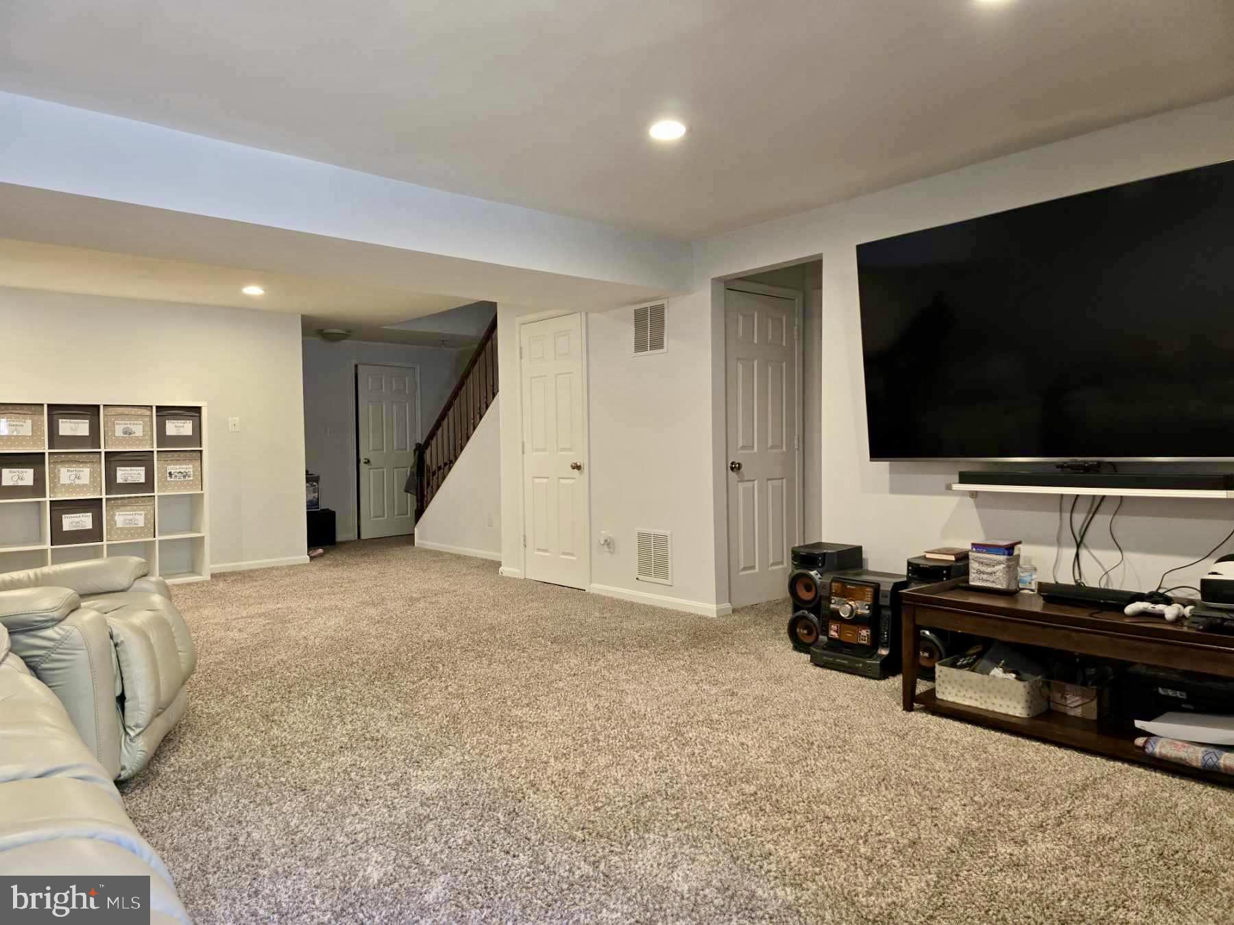 LAKE RIDGE - Residential Lease