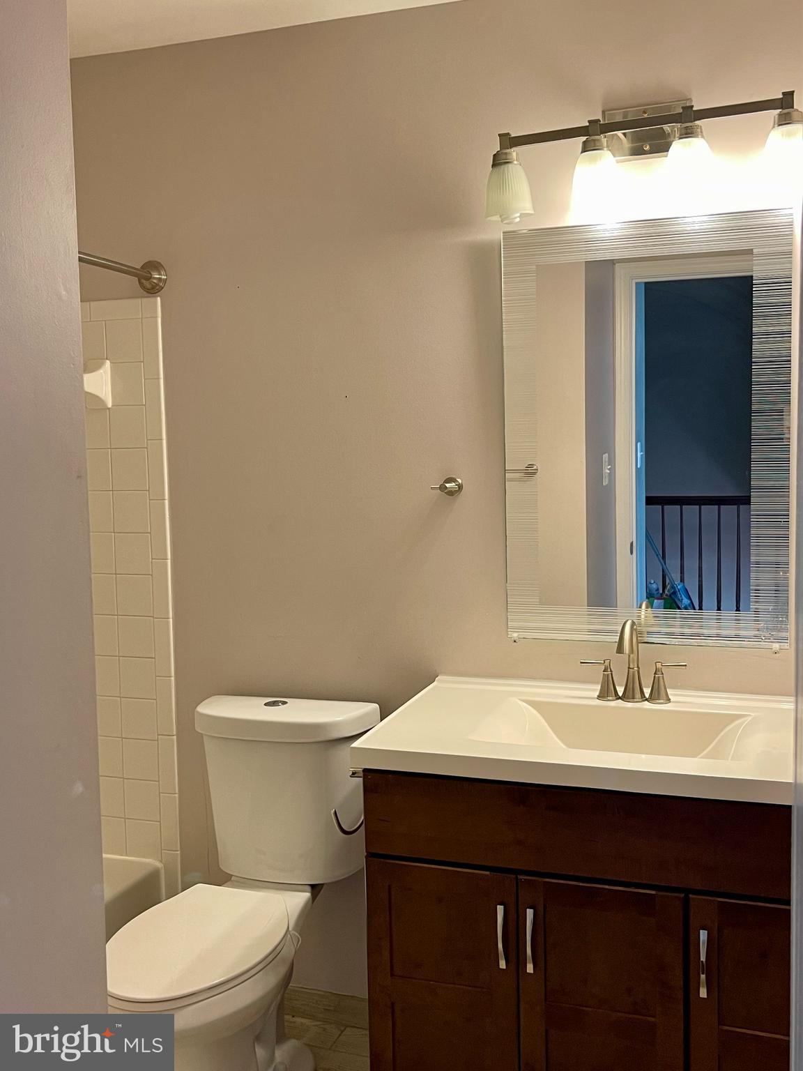 LAKE RIDGE - Residential Lease