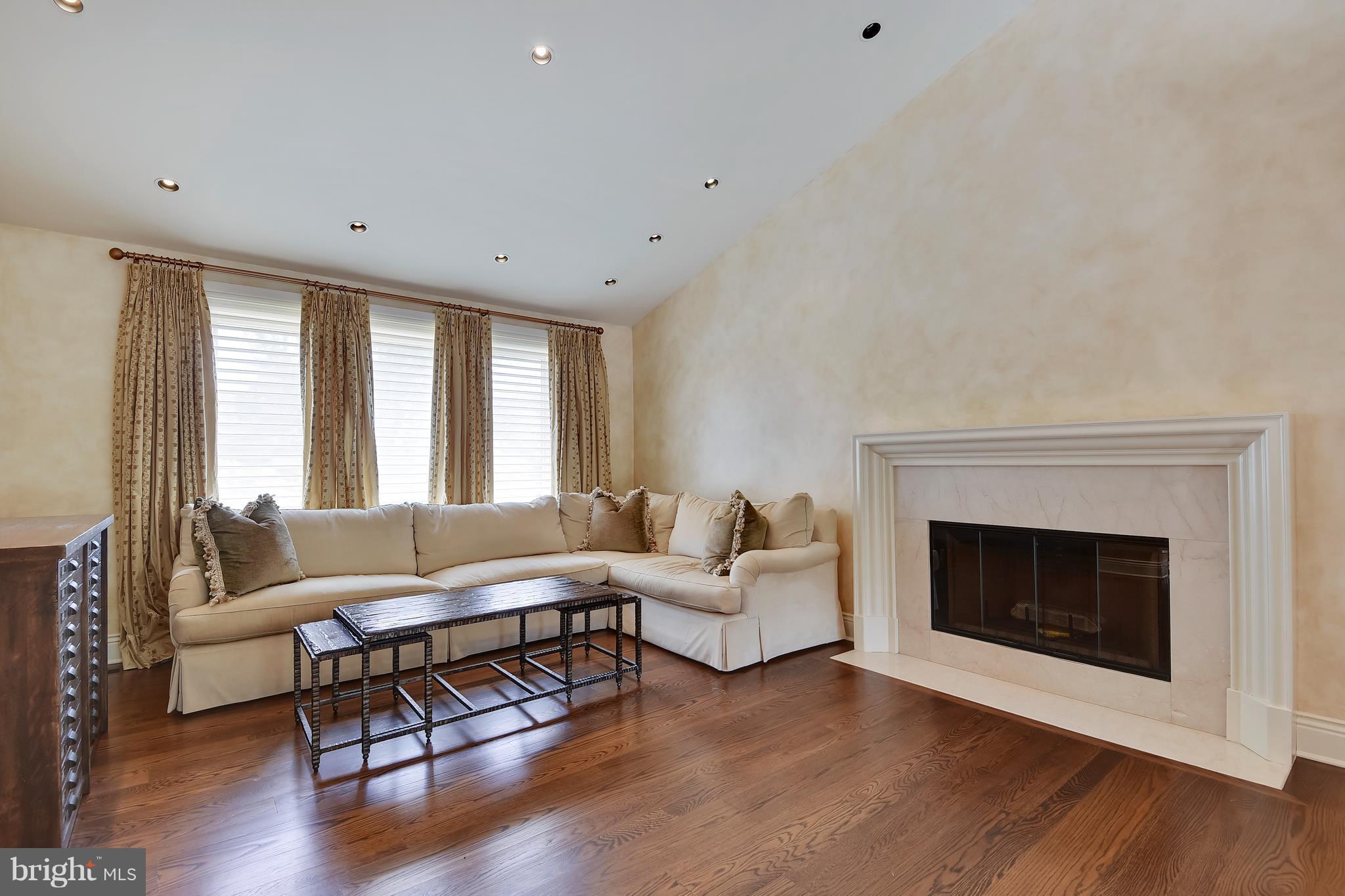 REGENCY PARK - Residential