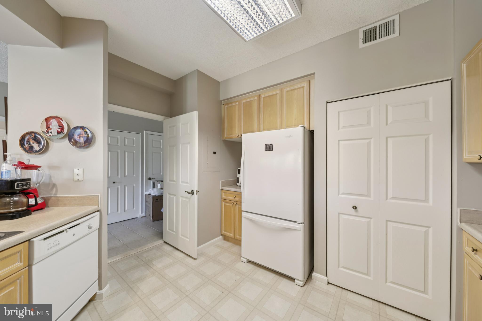 TURNBERRY COURTS AT LEIS - Residential