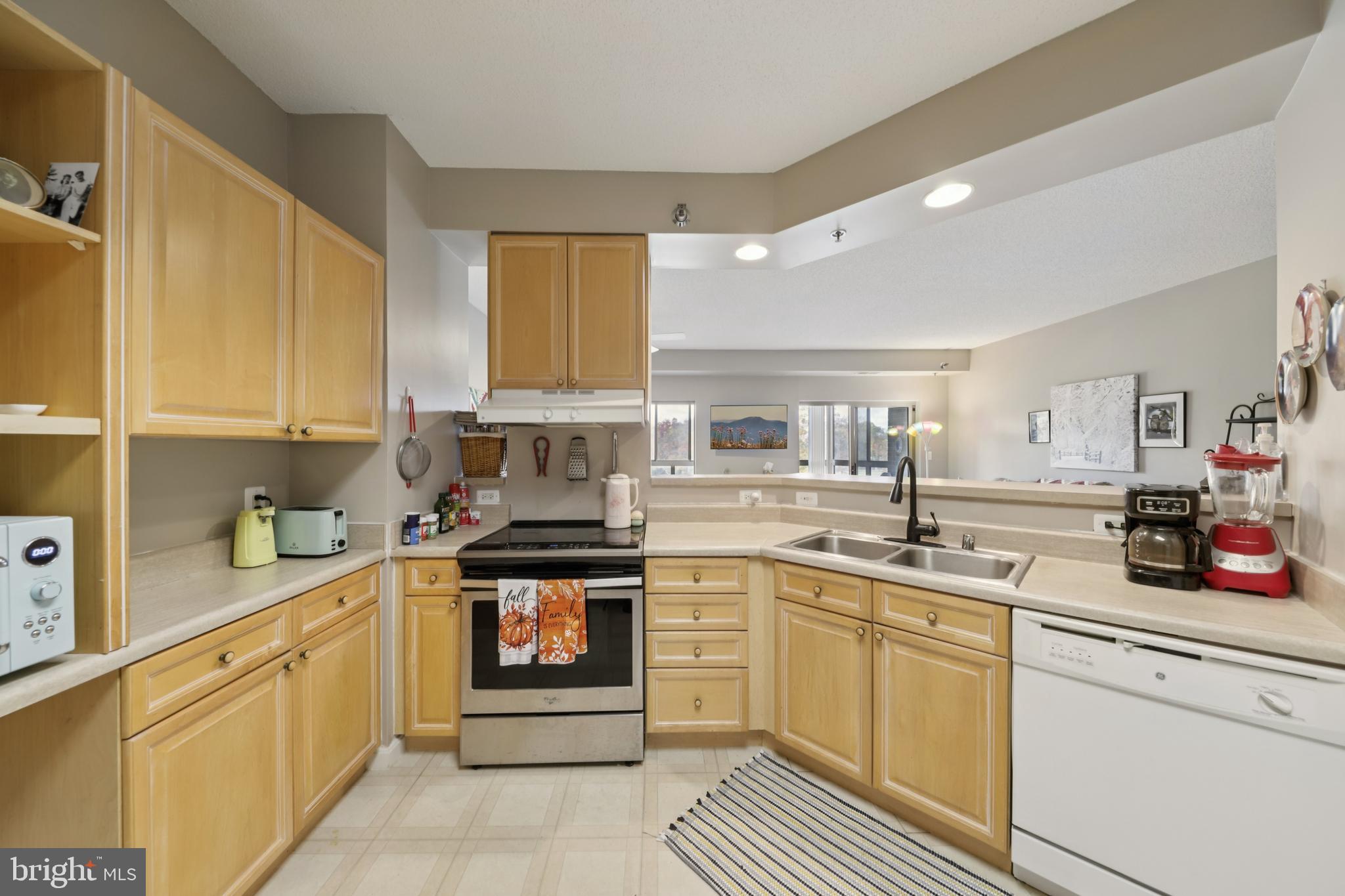 TURNBERRY COURTS AT LEIS - Residential