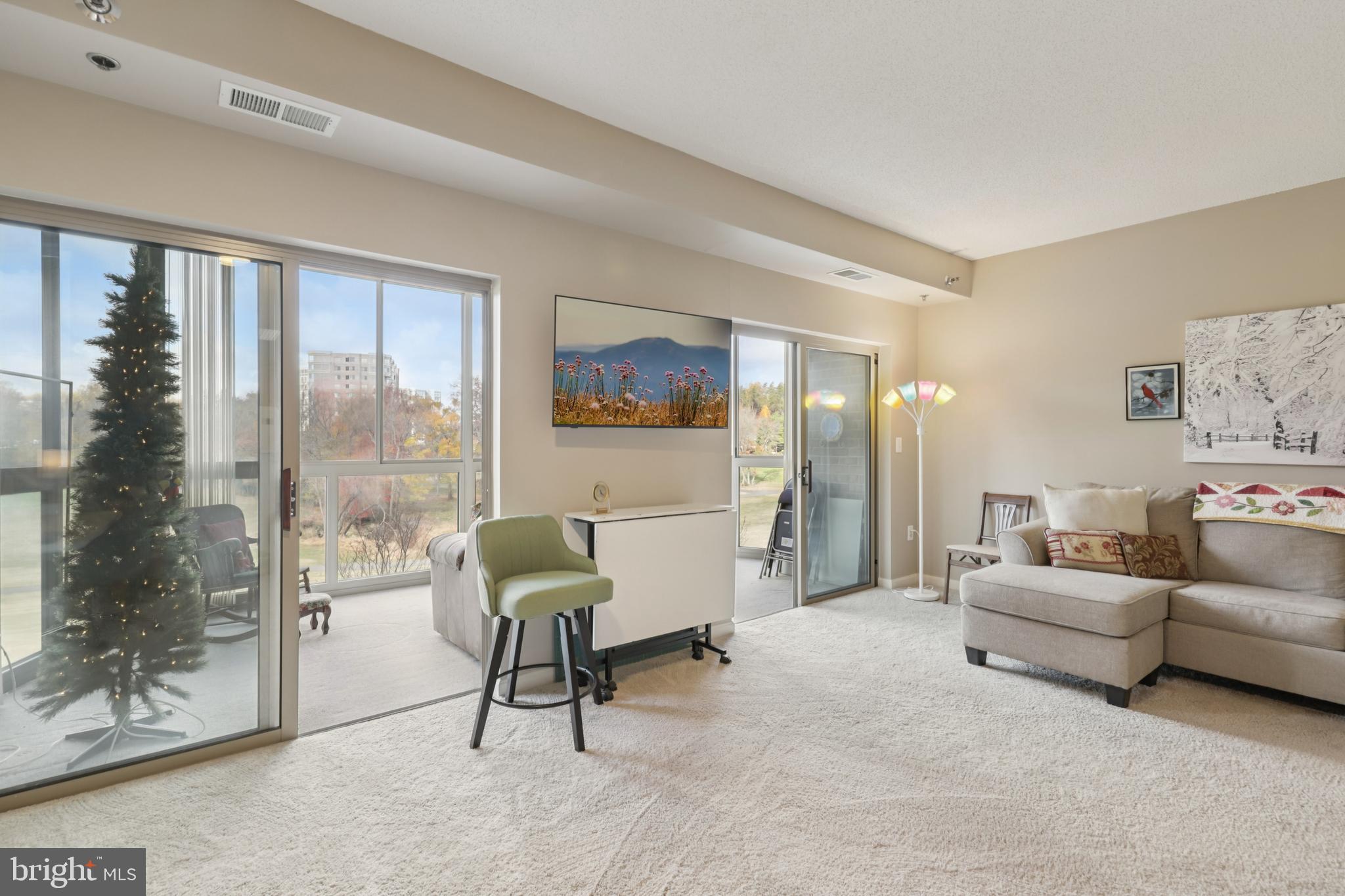 TURNBERRY COURTS AT LEIS - Residential