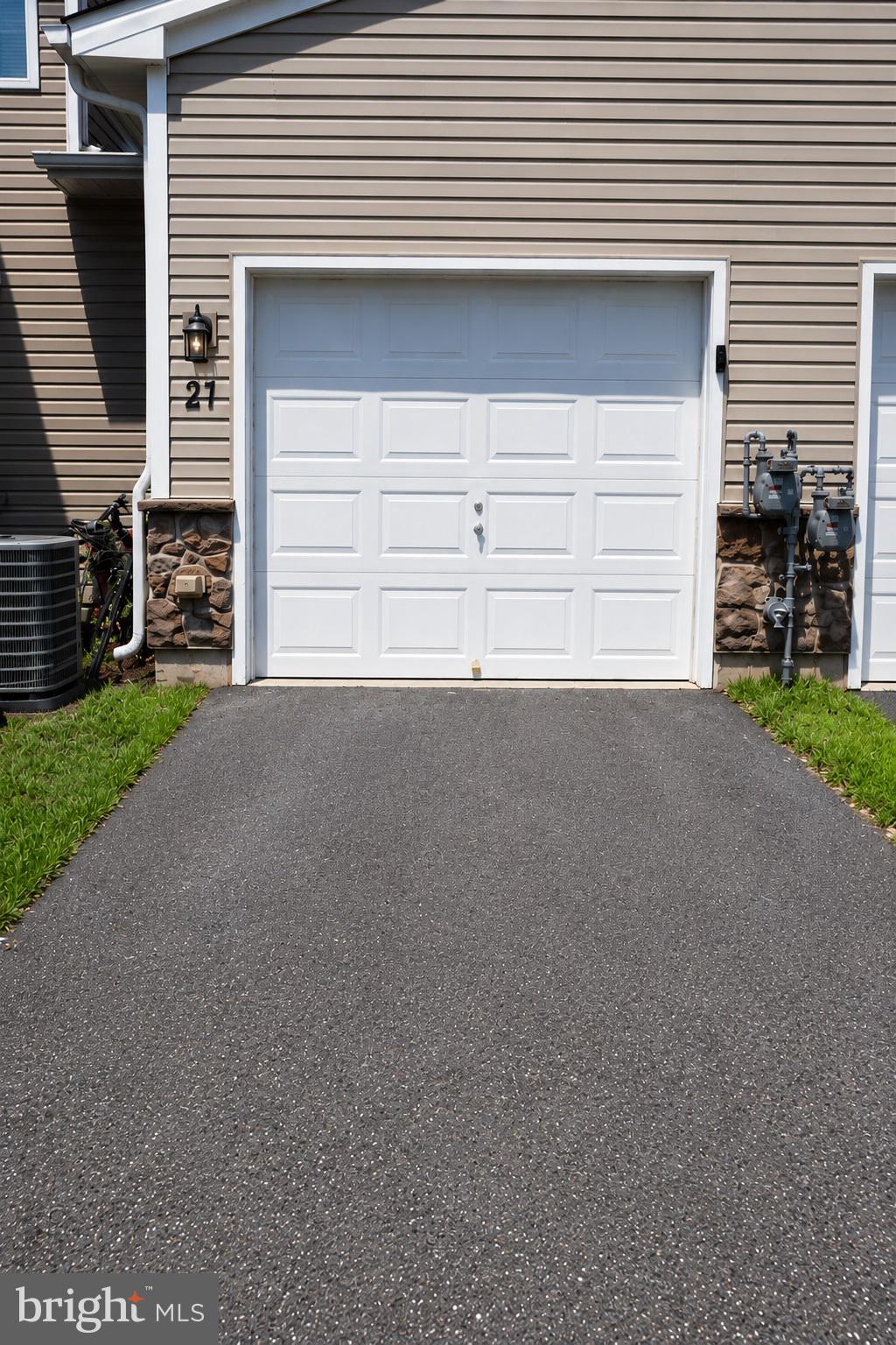 21 ROWAND WAY E