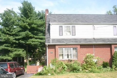 Photo of 545 E High Street, ELIZABETHTOWN, PA 17022 (MLS # PALA2066890)