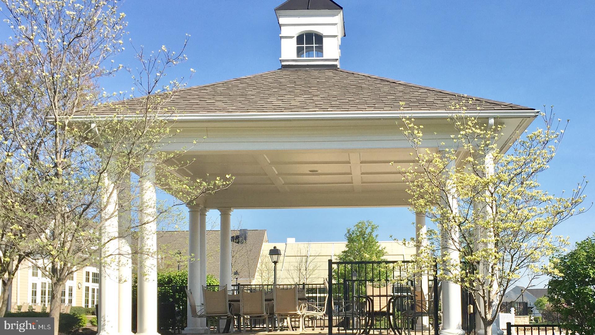 FOUR SEASONS IN HISTORIC VIRGINIA - Residential