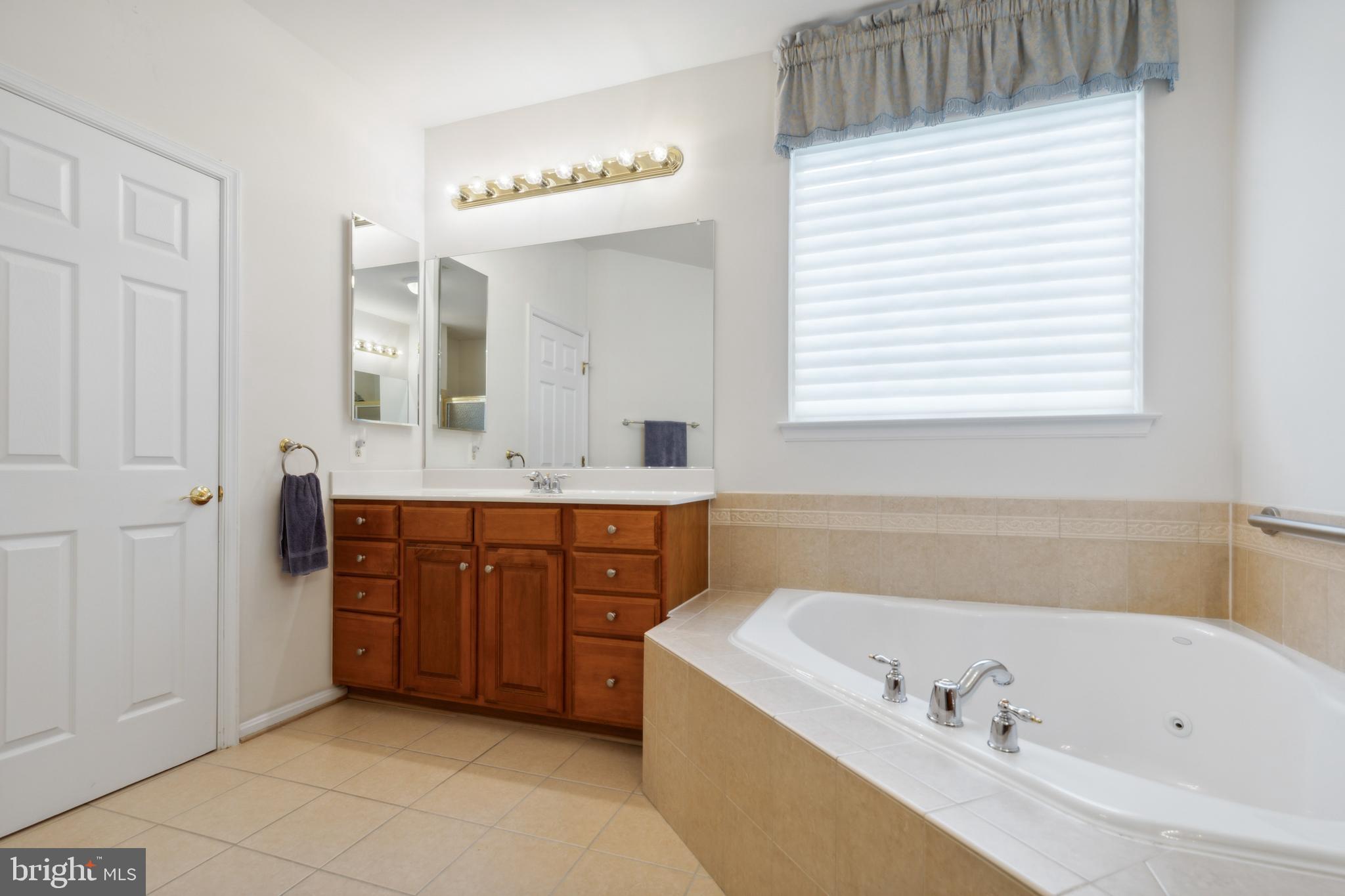 FOUR SEASONS IN HISTORIC VIRGINIA - Residential