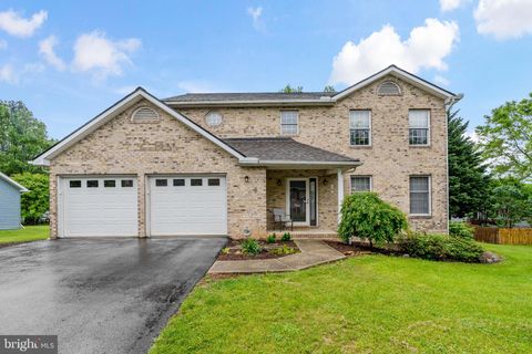 31 PEMBROKE LANE FALLING WATERS WV 25419