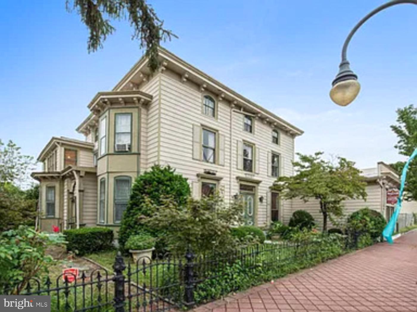516 N HIGH STREET 518
