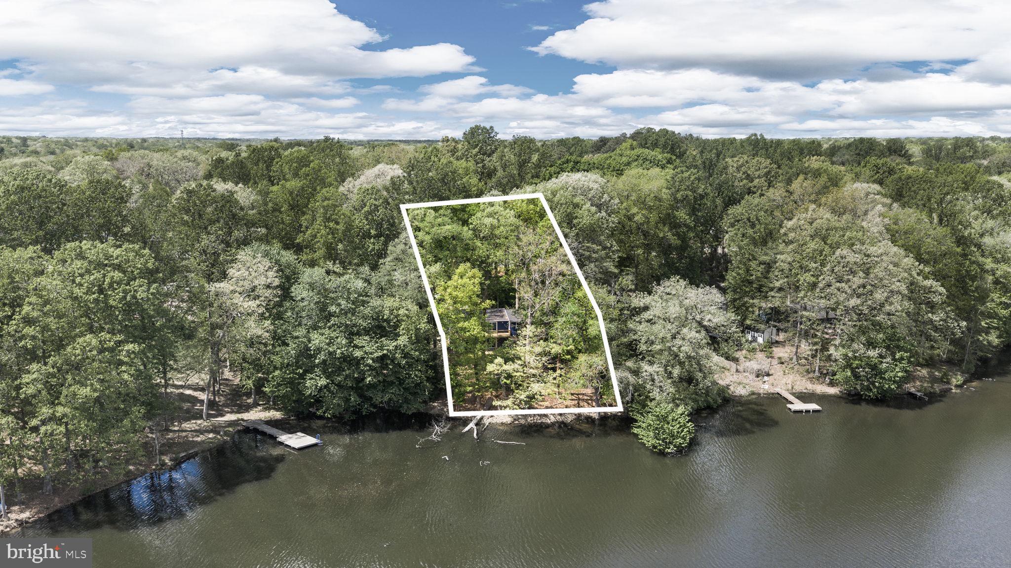 1070 LAKEVIEW DR
