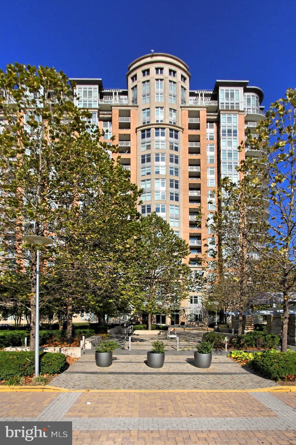 ONE PARK CREST CONDOMINIUM - Residential Lease