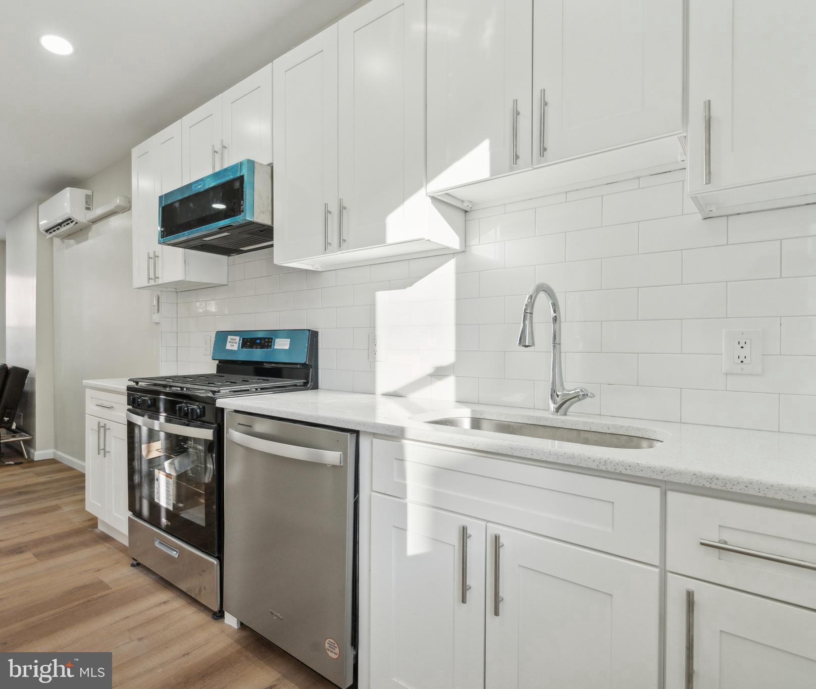 POINT BREEZE - Residential