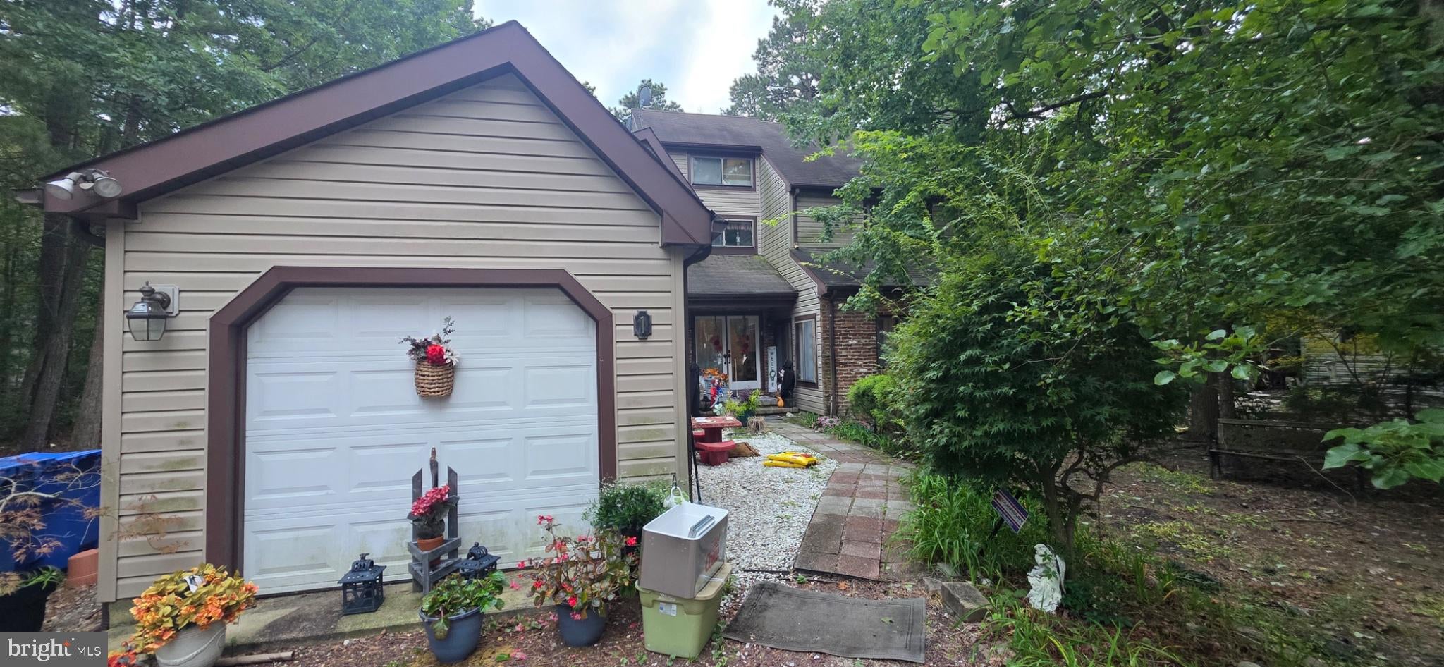 1 JACKSON COURT W