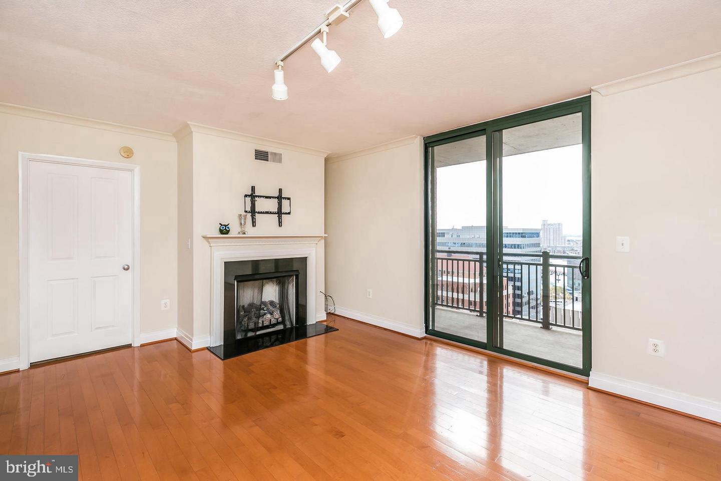 INNER HARBOR - Residential Lease