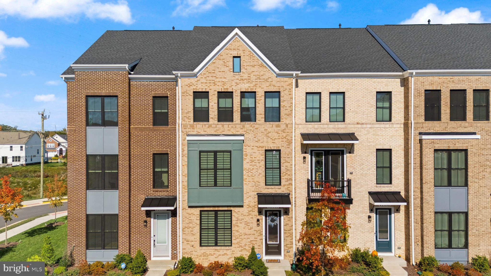 42088 Picasso Square
