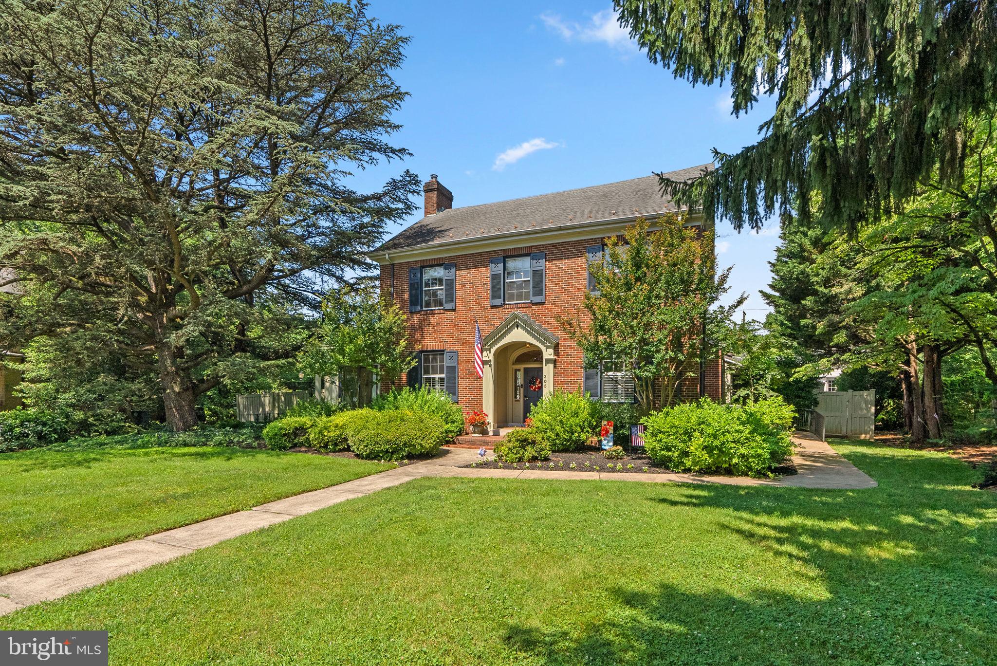 305 COLLEGE PLACE