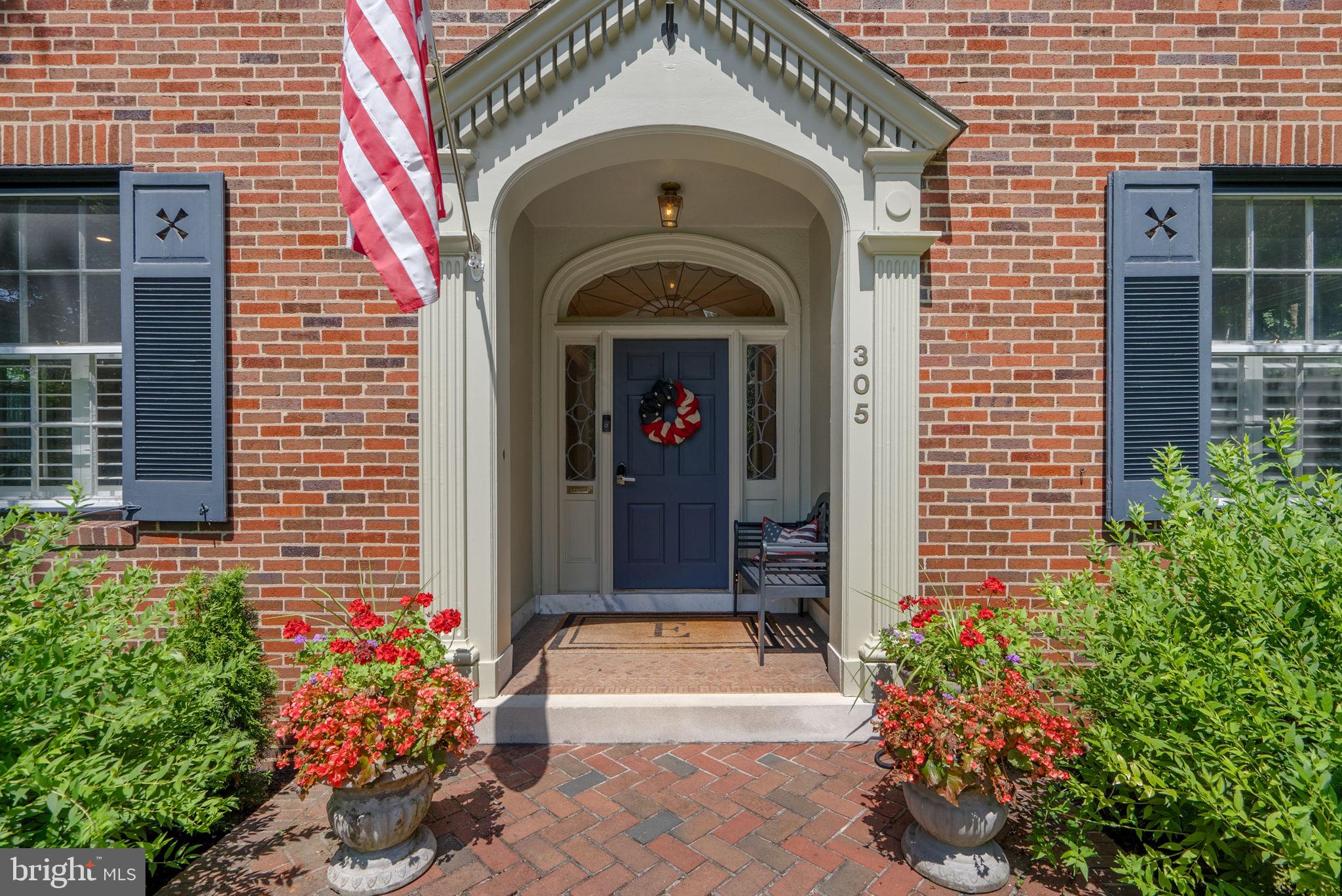 305 COLLEGE PLACE