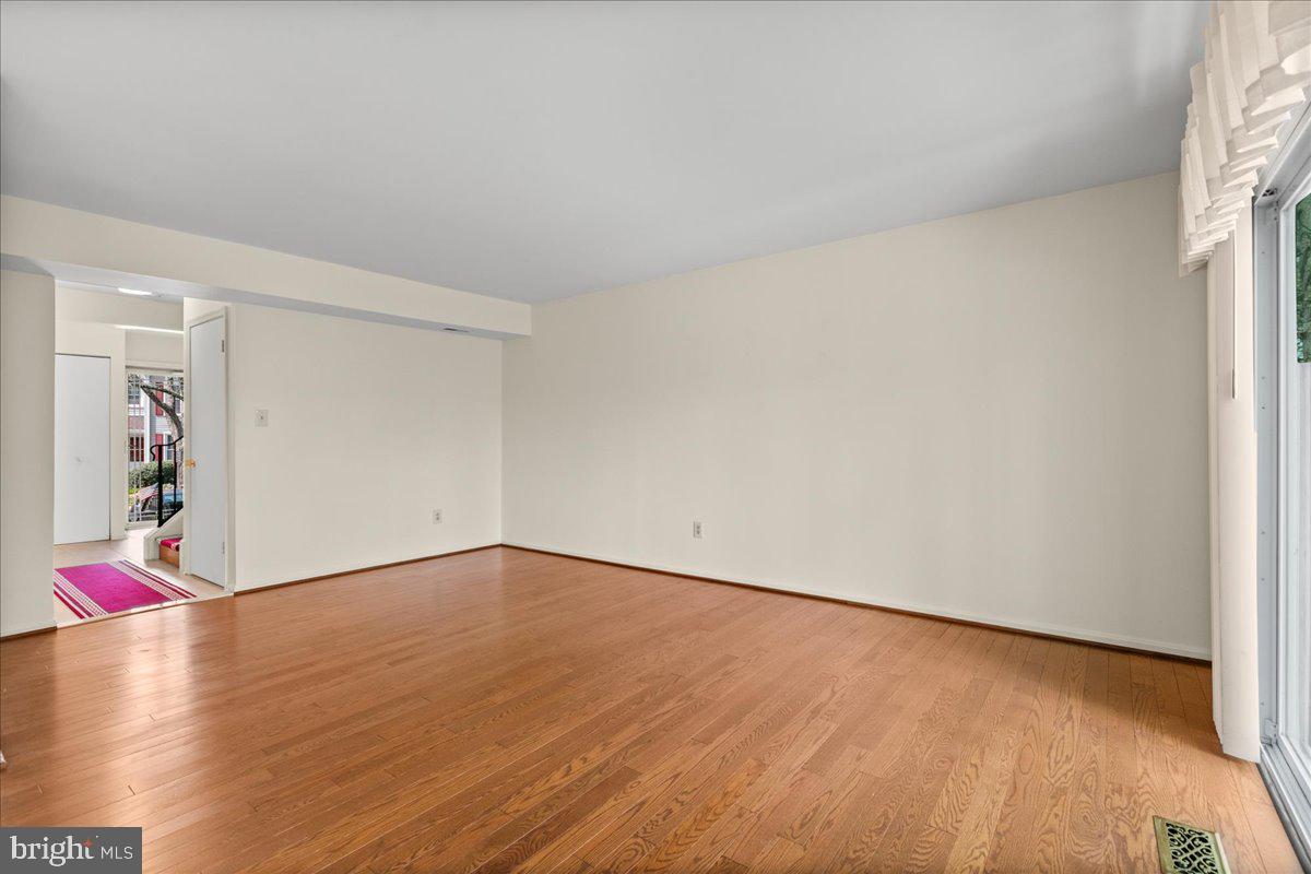 KEENE  MILL WOODS - Residential