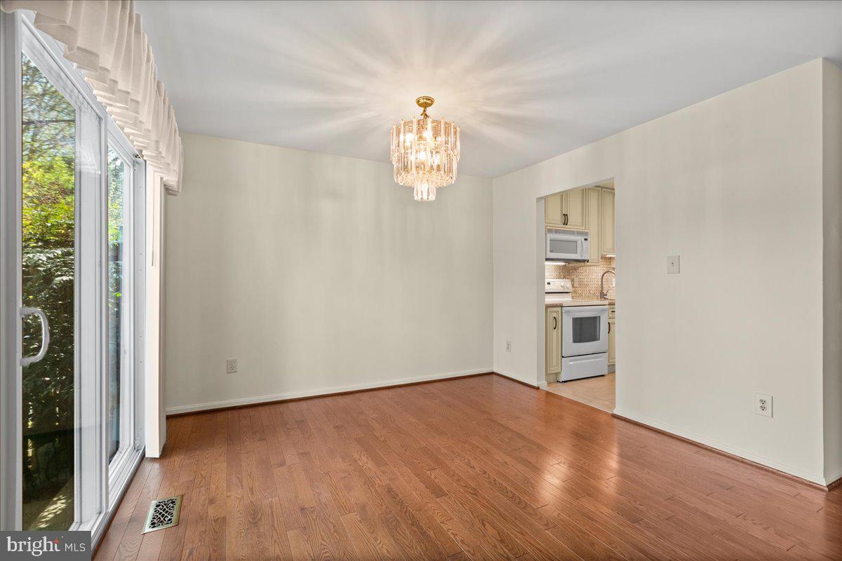 KEENE  MILL WOODS - Residential