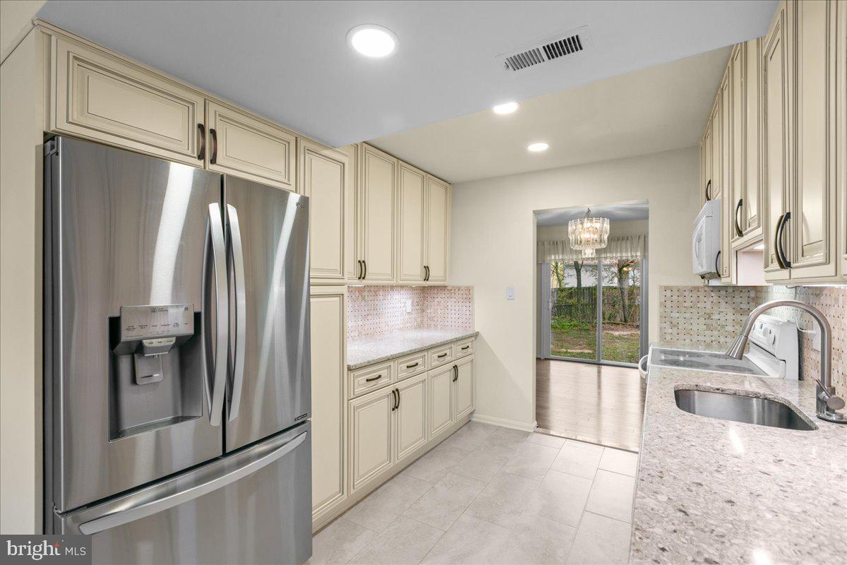 KEENE  MILL WOODS - Residential