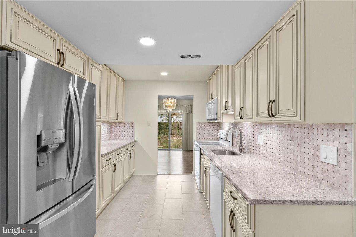 KEENE  MILL WOODS - Residential