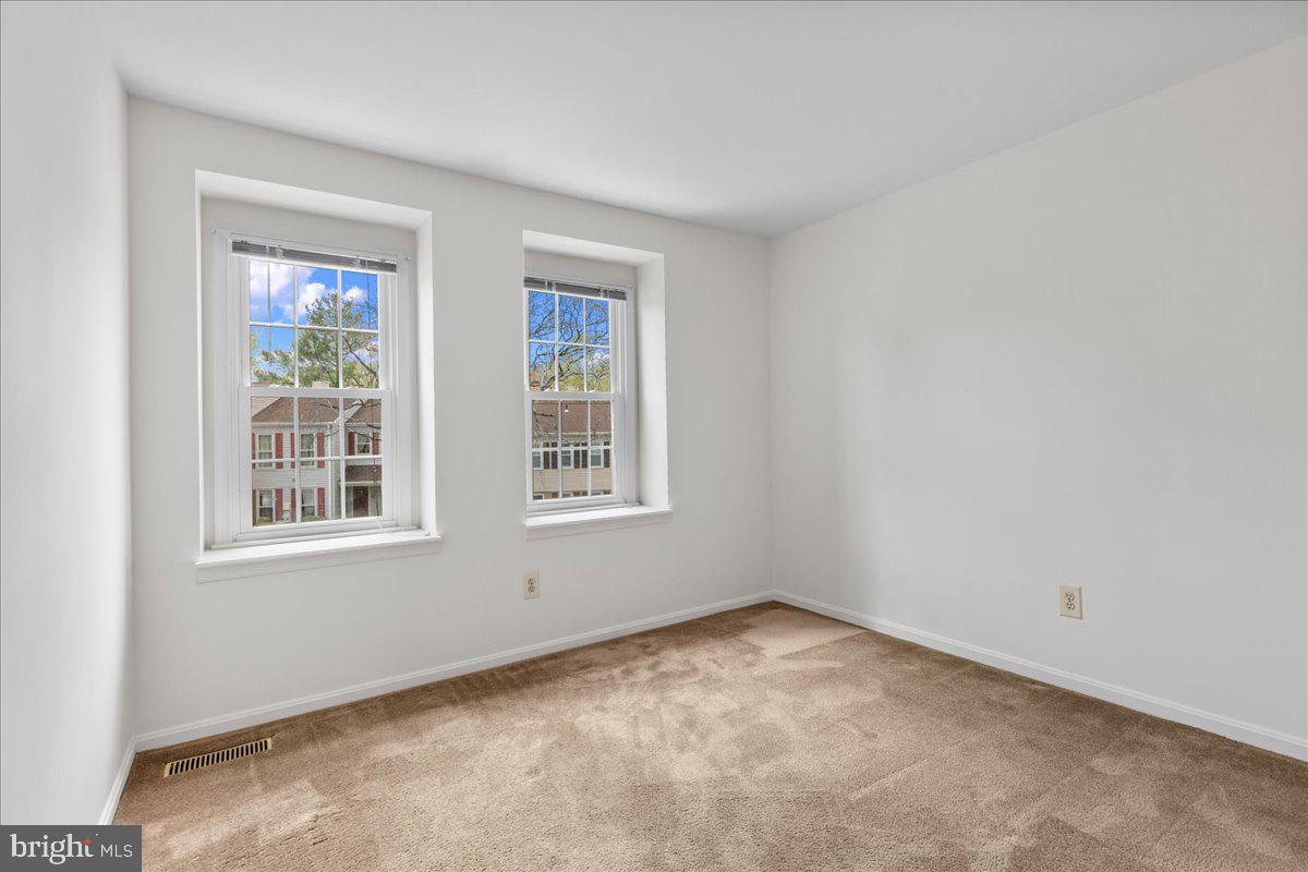 KEENE  MILL WOODS - Residential